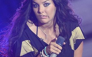 Czeski portal Prásk!: Je podle vás Ewa Farna tlustá?