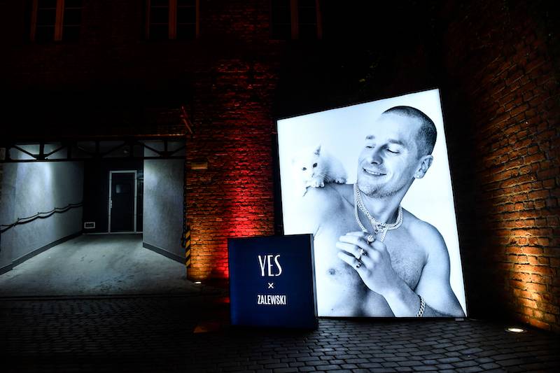 Zalewski twarzą marki biżuteryjnej. Na imprezie pojawili się: Borys Szyc z żoną, Marta Wierzbicka, Klaudia El Dursi…