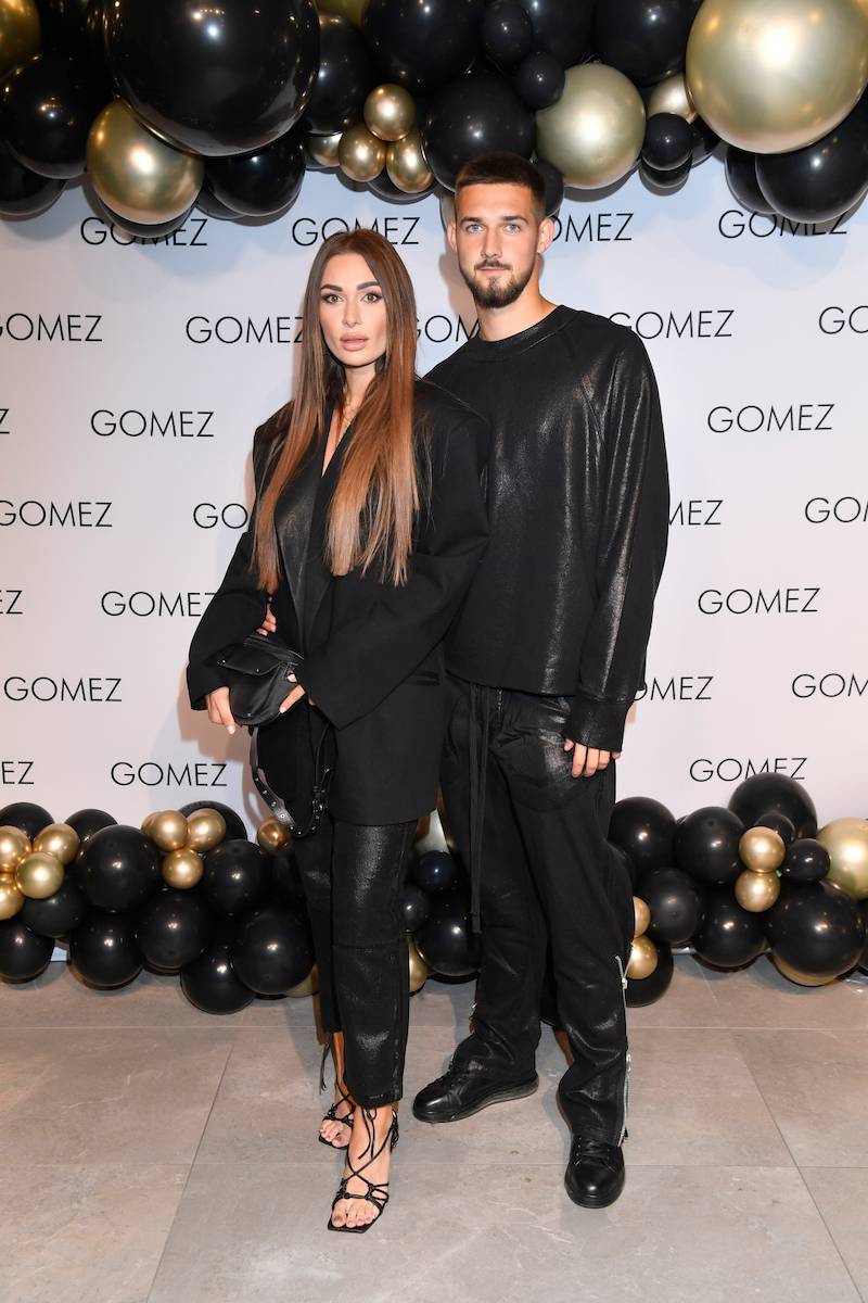 Pokaz mody GOMEZ. Jessica Ziółek debiutuje z narzeczonym na ściance, Monika Richardson z synem