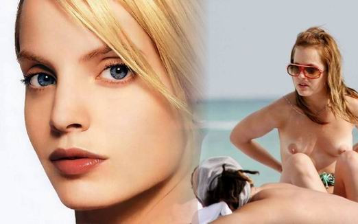 Mena Suvari topless na plaży