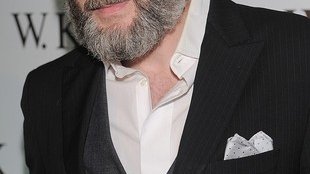 Hubert Urbański chowa się za wielką brodą (FOTO)