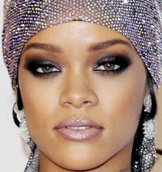 Jak naprawdę Rihanna wygląda z bliska?