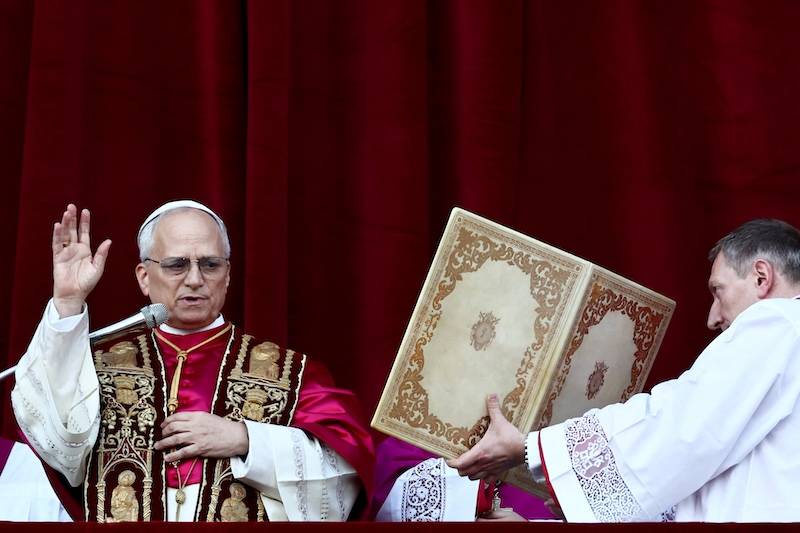 Nowy papież Leon XIV wygląda jak papież z XIX wieku! Kim jest nowa głowa kościoła? (FOTO)