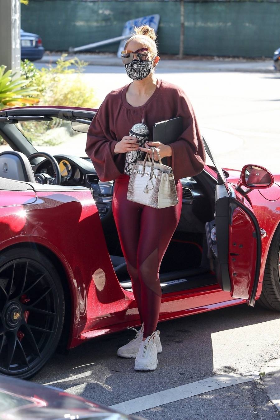 Jennifer Lopez przyjechała na siłownię Porsche.