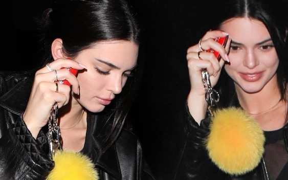 Kendall Jenner w KOSZMARNEJ stylówce na kolacji ze znajomymi (ZDJĘCIA)