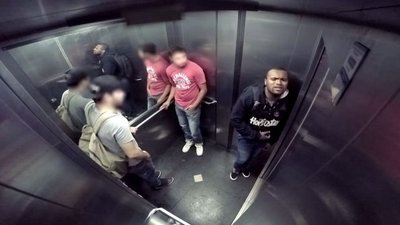 A gdyby tak w windzie złapała Was biegunka? (VIDEO)