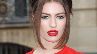 Namiętne usta córki Annie Lennox (FOTO)