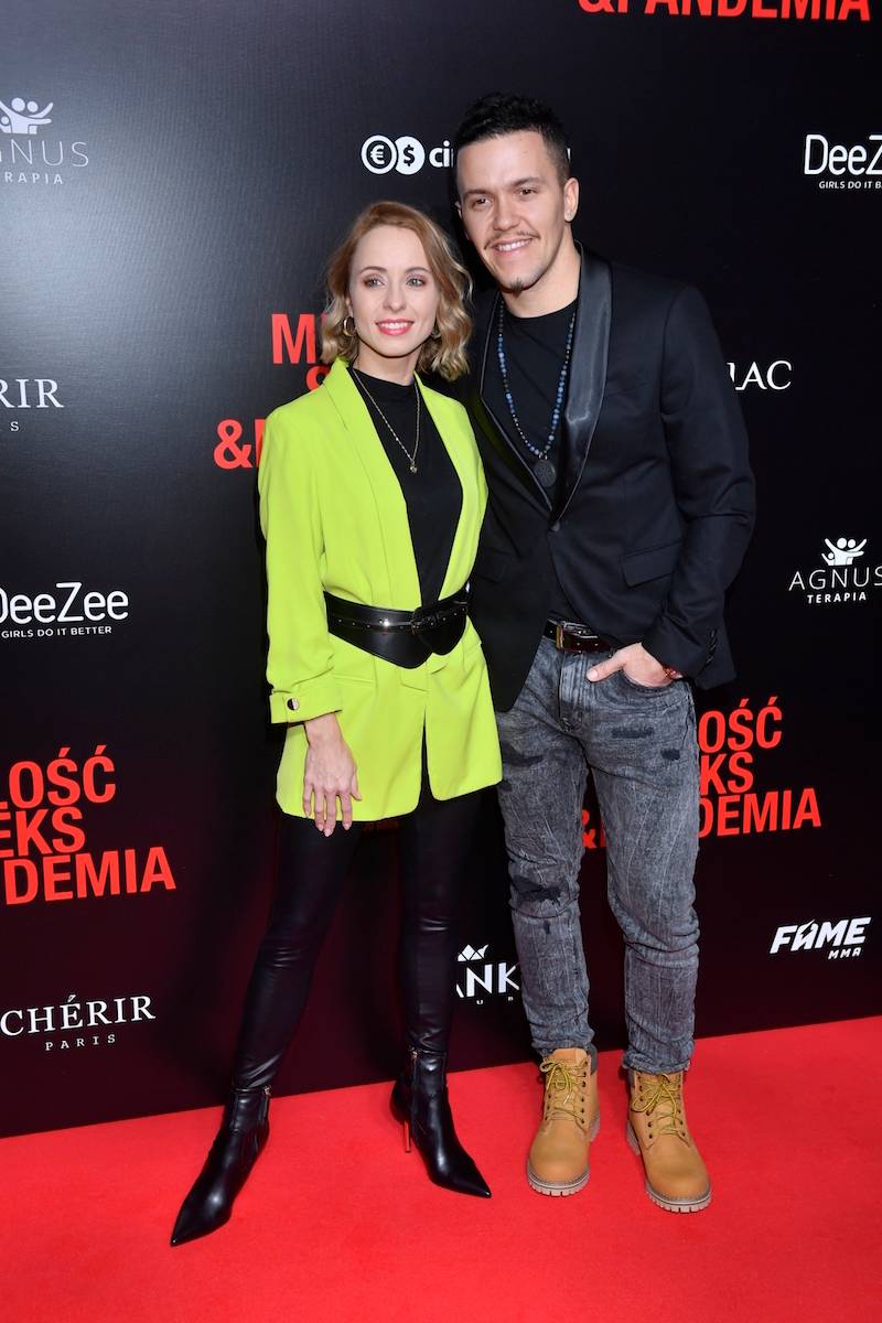Premiera filmu “Miłość, seks & pandemia”. Anna Mucha z partnerem, Małgorzata Rozenek z Radkiem