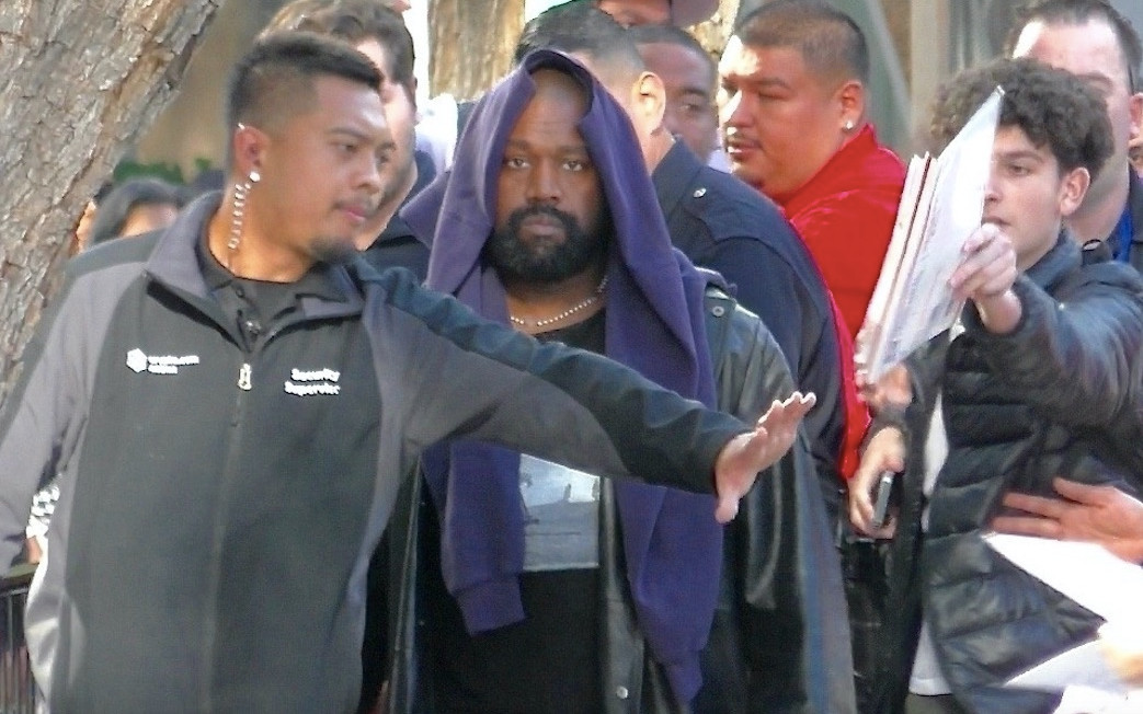 Kanye West i eksperymentalna stomatologia. Muzyk nie ma już zębów