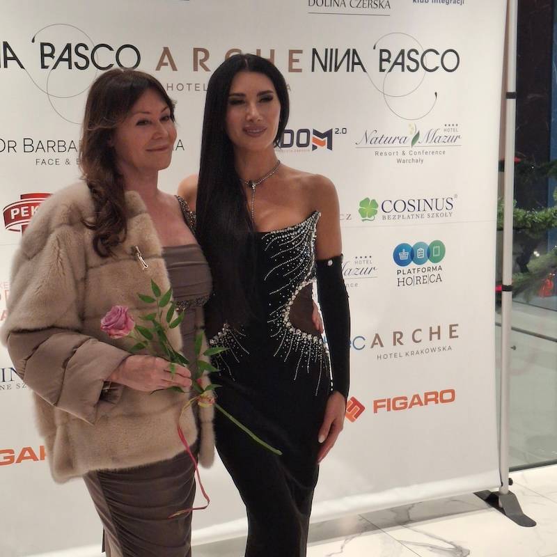 Celebrytki poszły w pokazie, a na widowni Gołota! Dawno niewidziana Izabela Trojanowska