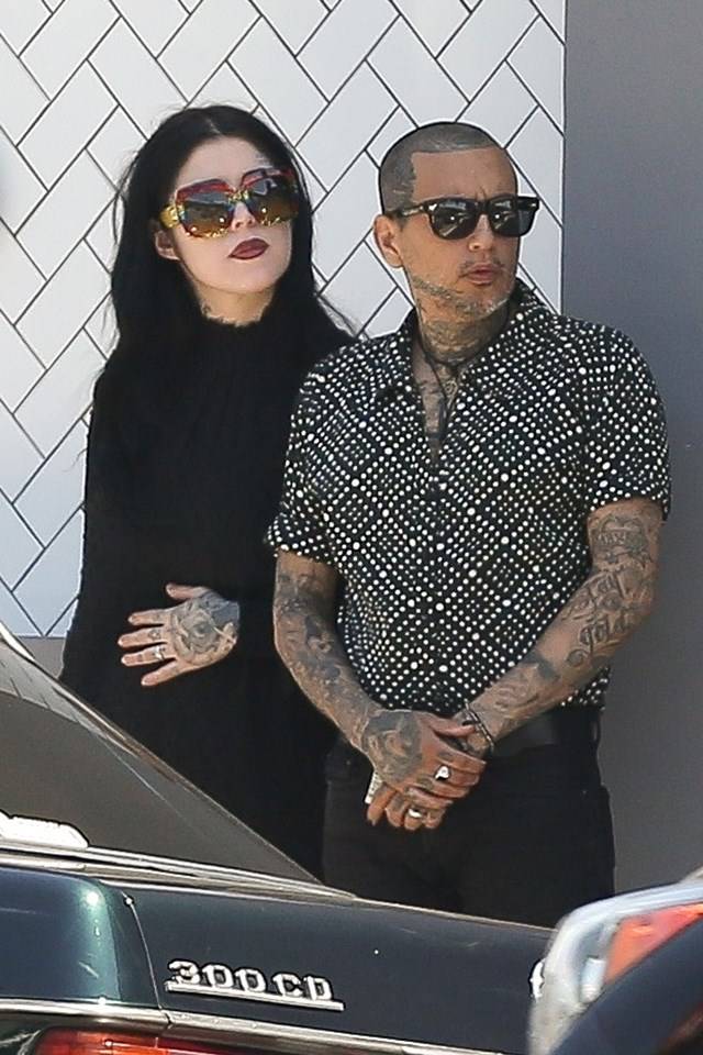 Kat von D z mężem. Widać już ciążowy brzuszek!