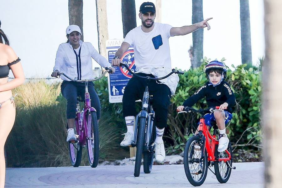 Shakira z Gerardem Pique i synami na wycieczce rowerowej przed epidemią