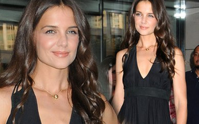 Katie Holmes jeszcze się uśmiecha (FOTO)