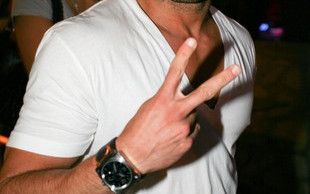 Jeremy Jackson: Woda z butelek powoduje biseksualizm!