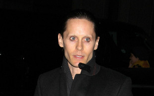 Całkowita depilacja brwi? To musiało boleć!