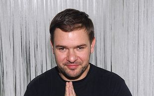 Jak Karolak sprowadza na manowce