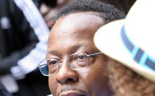 Bobby Brown wierzy w cud – nie odłączył córki od respiratora