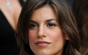 Dziewczyna Clooneya korzysta (FOTO)