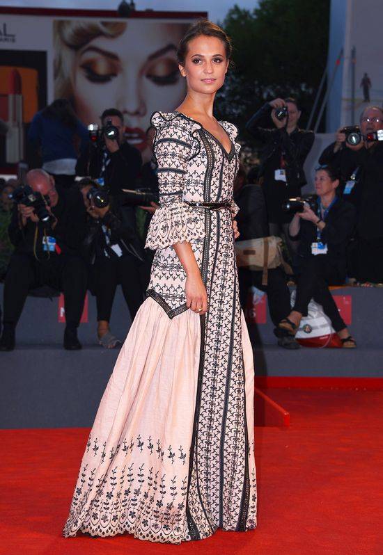 Alicia Vikander i jej wspaniałe kreacje