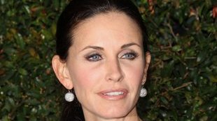 Courtney Cox już nie szaleje z samoopalaczem (FOTO)