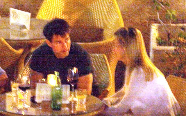 Tom Cruise i tajemnicza blondynka