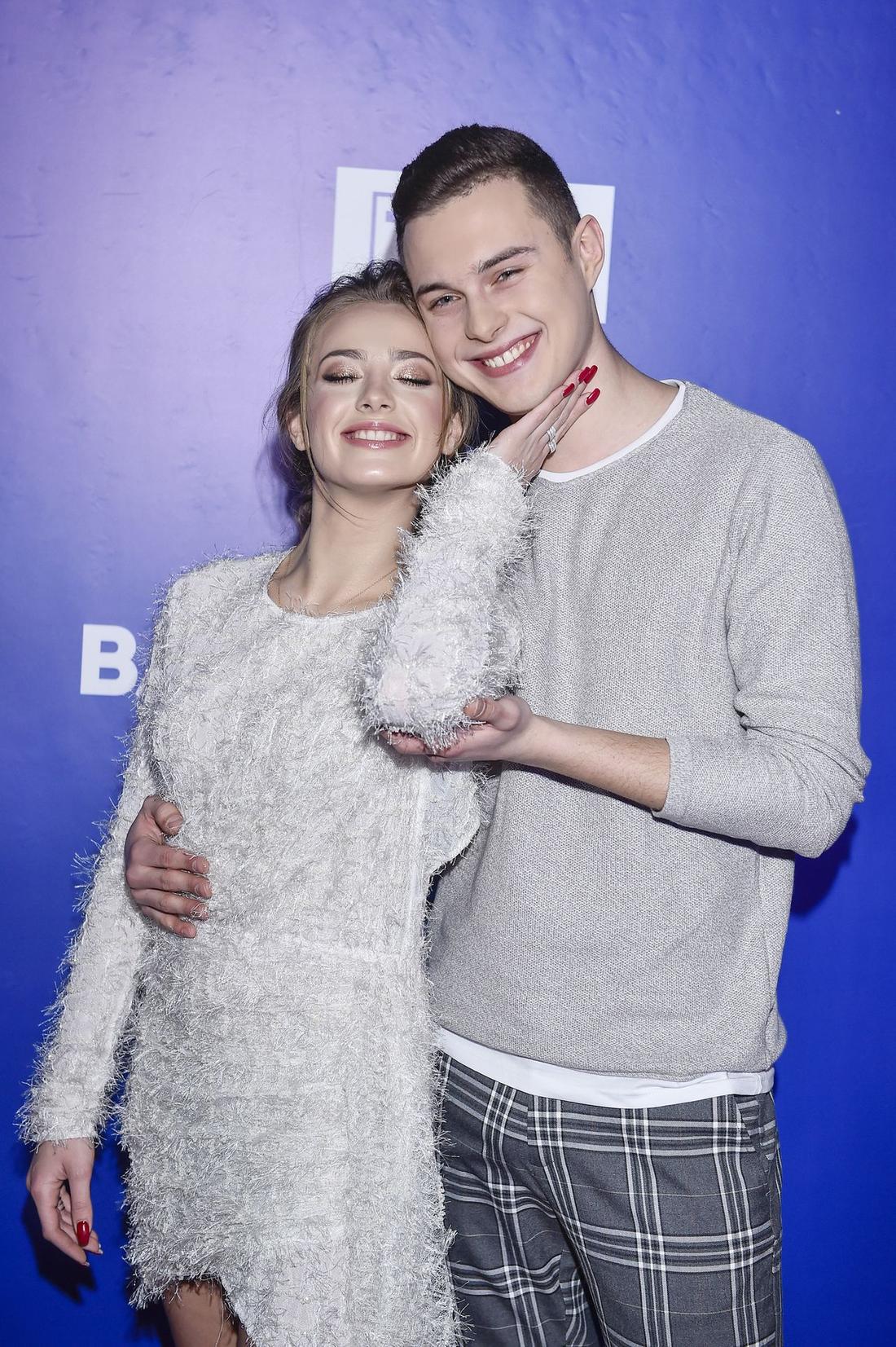 Wiktoria Gąsiewska i Adam Zdrójkowski na ściance