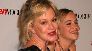 Mama Dakoty Johnson poddała się EKSPERYMENTALNEJ terapii. Ma być WIECZNIE młoda