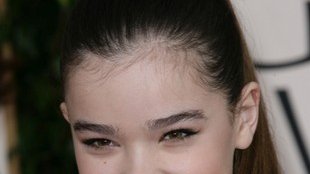 Hailee Steinfeld – to ona zagra Śpiącą Królewnę (FOTO)