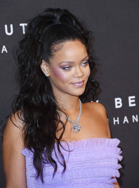 +12 kg nie przeszkadza Rihannie w zakładaniu mini