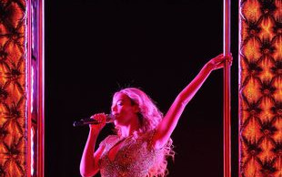 Projektant narysował Beyonce nogi lalki Barbie (FOTO)