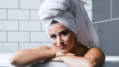 Jak skutecznie zregenerować i pielęgnować zniszczone włosy