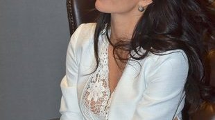 Kto powiedział, że po 40. nie wypada chodzić w szortach? (FOTO)