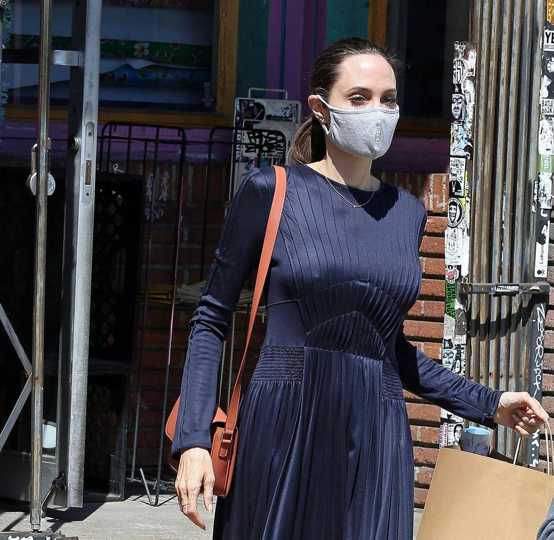 Angelina Jolie na zakupach z synem Knoxem