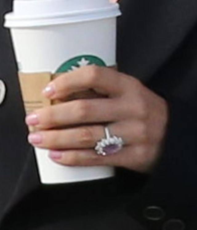 Lady Gaga z GIGANTYCZNYM pierścionkiem zaręczynowym