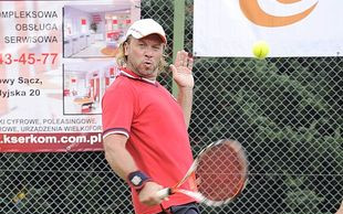 Czyje to nogi tak tańczą na korcie? (FOTO)