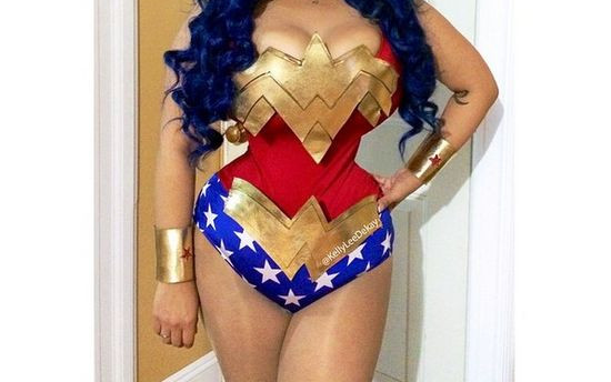 Kelly Lee Dekay właścicelka najwęższej talii w show biznesie