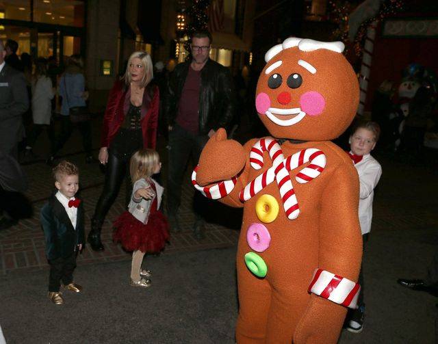 Tori Spelling udaje rodzinną sielankę