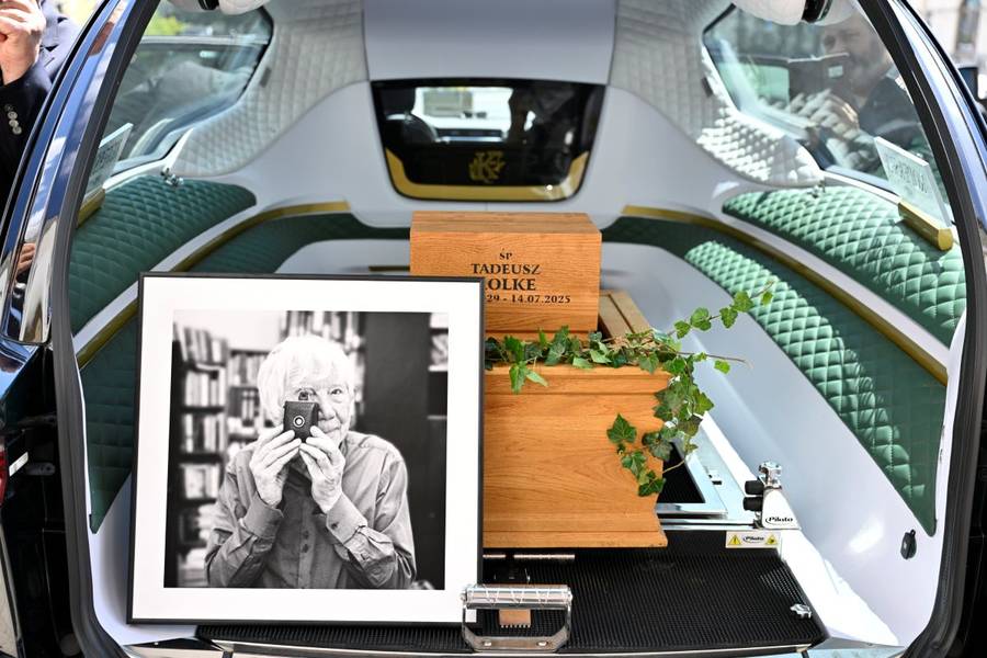 Pogrzeb Tadeusza Rolke! Artyści pożegnali wybitnego fotografa…(FOTO)