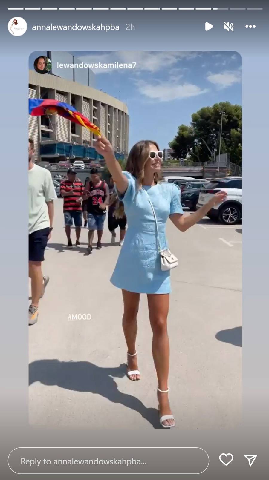 Odstrzelona Anna Lewandowska w stylizacji za 12 tys. złotych wspiera Roberta podczas jego prezentacji w FC Barcelona