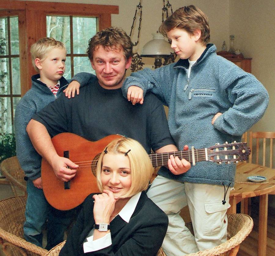 Małgorzata i Paweł Królikowscy z synami, fot. Forum