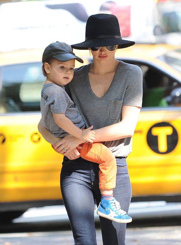 Flynn Bloom z mamą i tatą