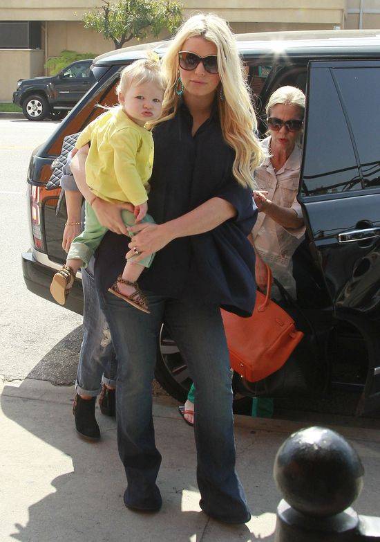 Jessica i Ashlee Simpson na zakupach z dziećmi