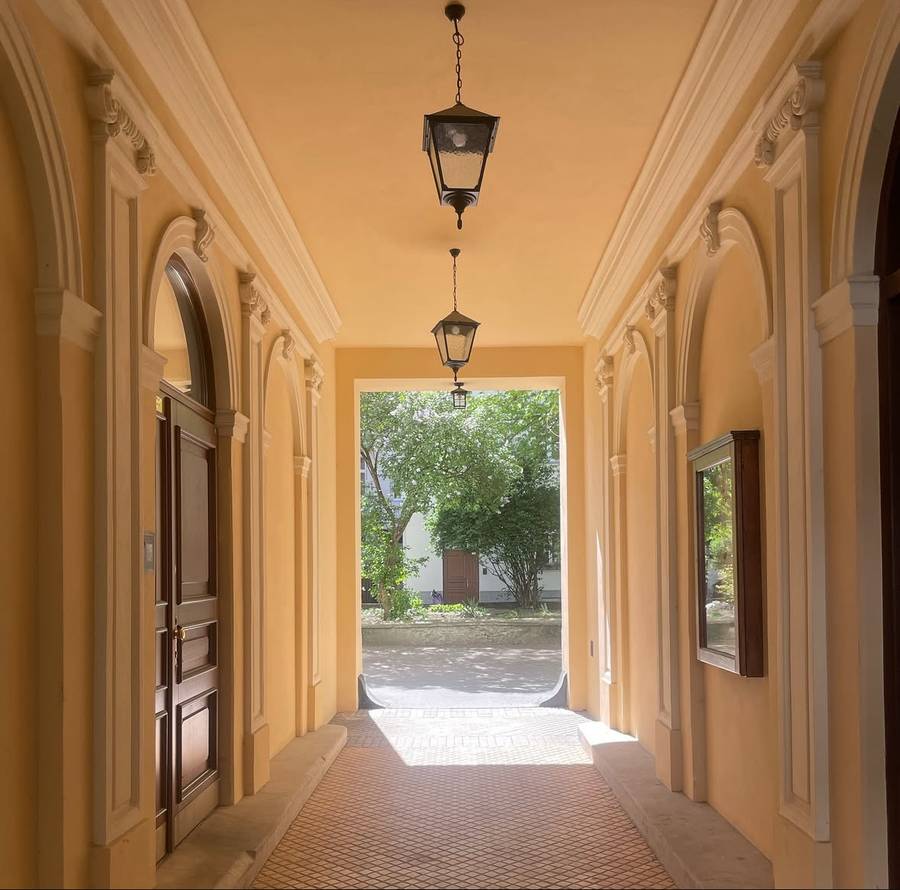 Tak wygląda dom Michała Szpaka. Ekscentryczne wnętrza w uroczej kamienicy