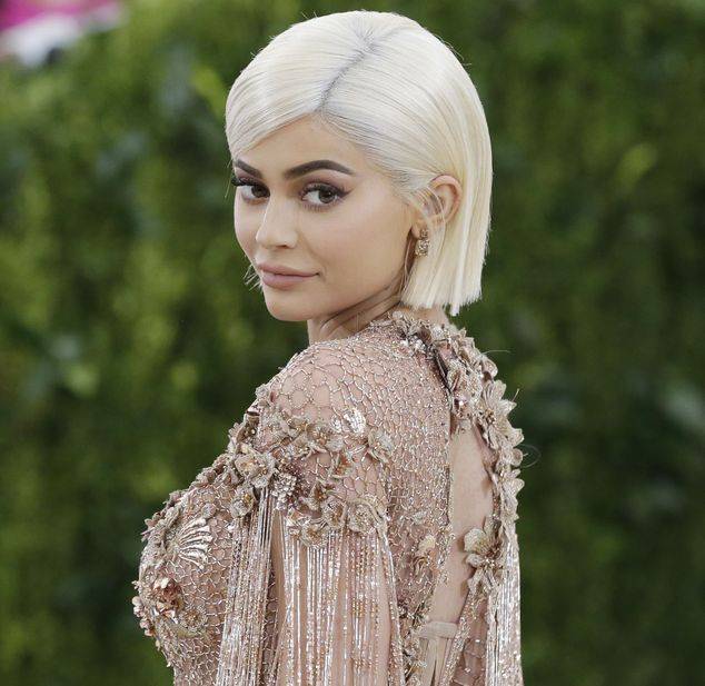 Kylie Jenner pokazała NATURALNE WŁOSY! Na pewno nie spodziewasz się TEGO!