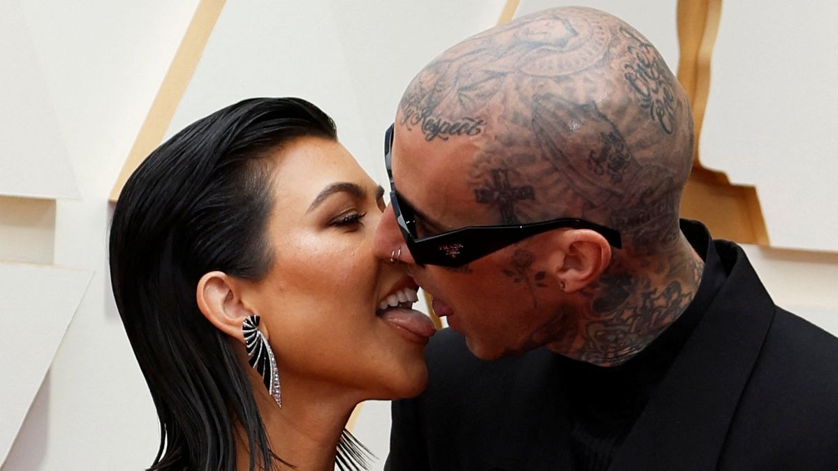 Kourtney Kardashian and Travis Barker kiss on the red carpet during the Oscars arrivals at the 94th Academy Awards in Hollywood, Los Angeles, California, U.S., March 27, 2022.,Image: 673466810, License: Rights-managed, Restrictions: , Model Release: no, Credit line: ERIC GAILLARD / Reuters / Forum
