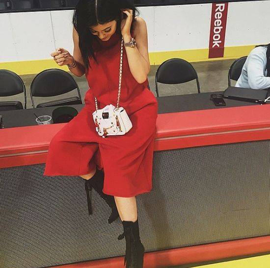 Co zgubiła Kylie Jenner? Czego od lat szuka na ziemi?