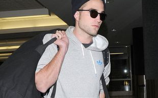 Robert Pattinson zauważony pod domem Kristen Stewart (FOTO)