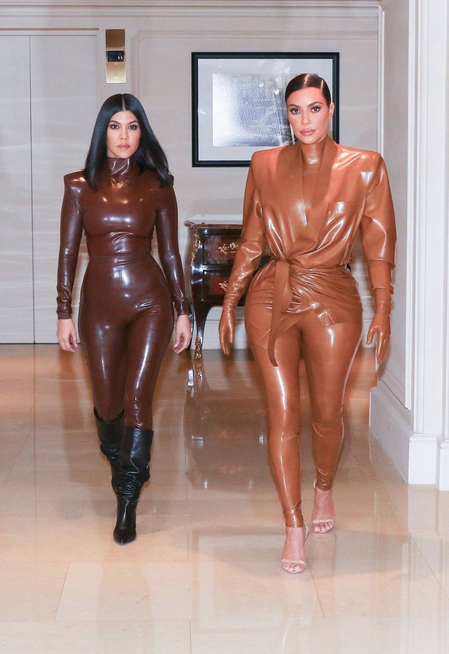 Kim i Kourtney jak KOSMITKI z córkami w Paryżu (ZDJĘCIA)