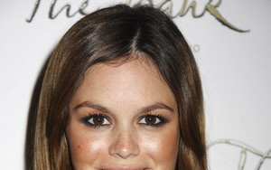 Rachel Bilson to bardzo dobra siostra