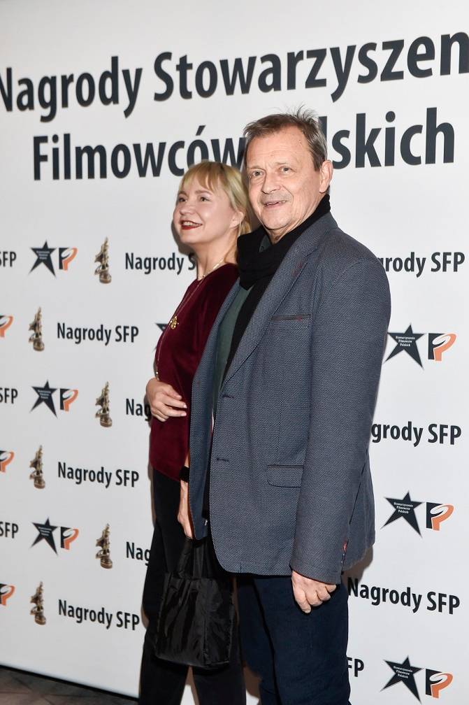 Dawno niewidziany Jan Frycz z trzecią żoną na rozdaniu nagród